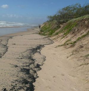 Massive oil spill off Qld coast